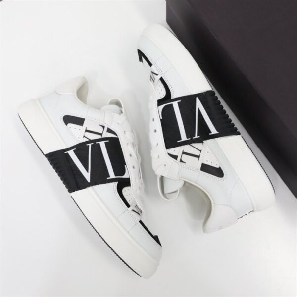 LOW-TOP CALFSKIN VL7N SNEAKER WITH BANDS - VLS026