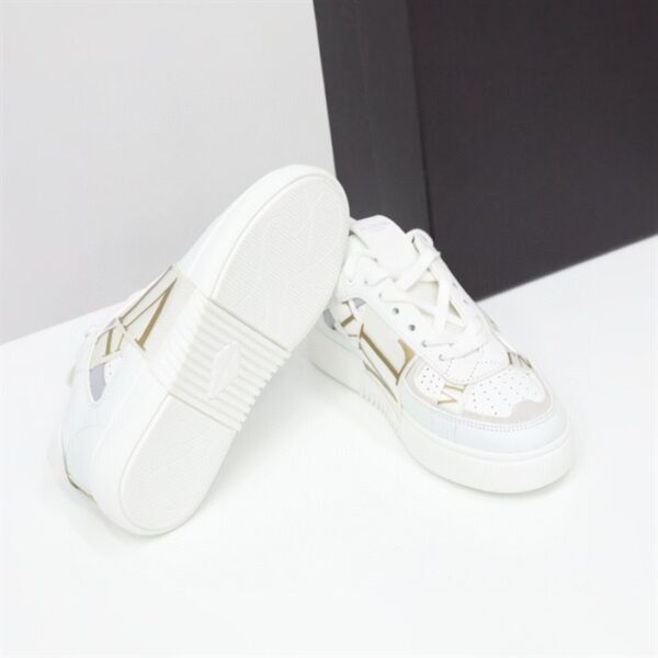 LOW-TOP CALFSKIN VL7N SNEAKER WITH BANDS - VLS028