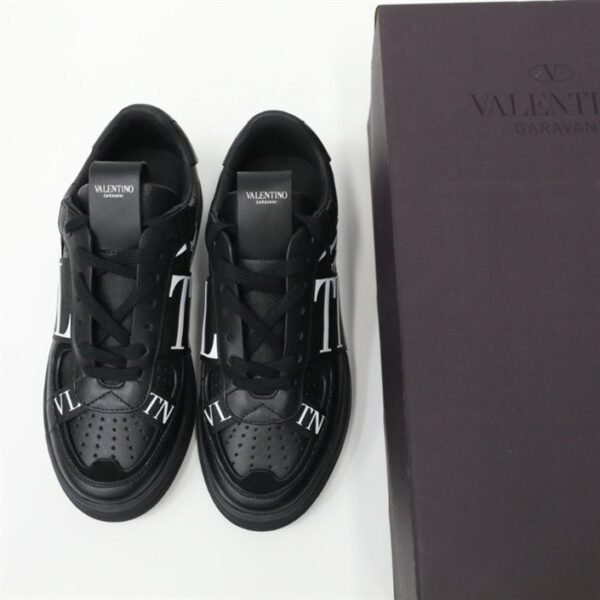 LOW-TOP CALFSKIN VL7N SNEAKER WITH BANDS - VLS029