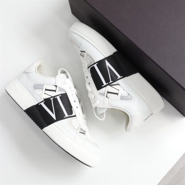 LOW-TOP CALFSKIN VL7N SNEAKER WITH BANDS - VLS030