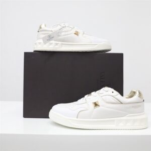 ONE STUD LOW-TOP NAPPA SNEAKER - VLS039