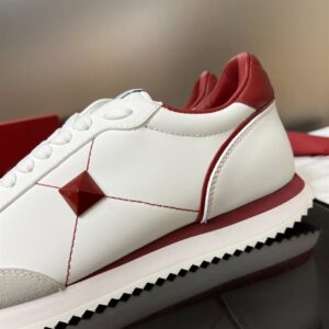 STUD AROUND LOW-TOP CALFSKIN AND NAPPA LEATHER SNEAKER - VLS002