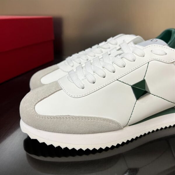 STUD AROUND LOW-TOP CALFSKIN AND NAPPA LEATHER SNEAKER - VLS003