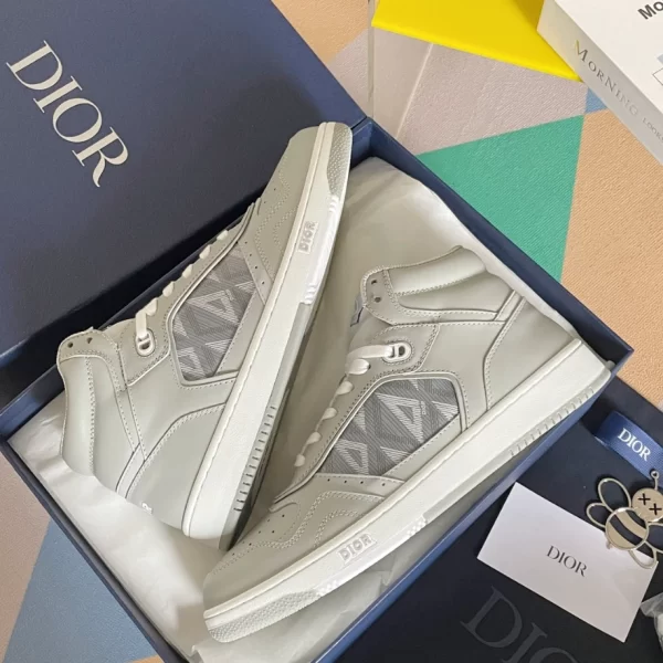 B27 LOW-TOP SNEAKER DIOR GRAY SMOOTH CALFSKIN AND CD DIAMOND CANVAS - CD101