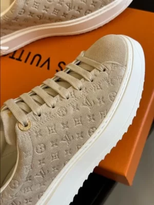 LV TIME OUT SNEAKERS – LSVT290