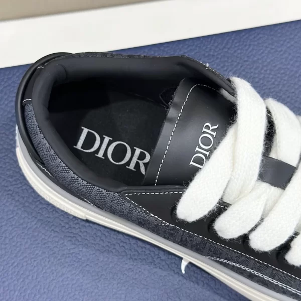 B33 SNEAKER SMOOTH CALFSKIN AND DIOR OBLIQUE JACQUARD - CD156