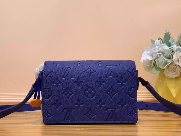 LOUIS VUITTON STEAMER WEARABLE WALLET - WLM581