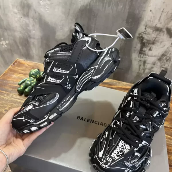 BALENCIAGA GRAFFITI TRACK SNEAKERS - BB192