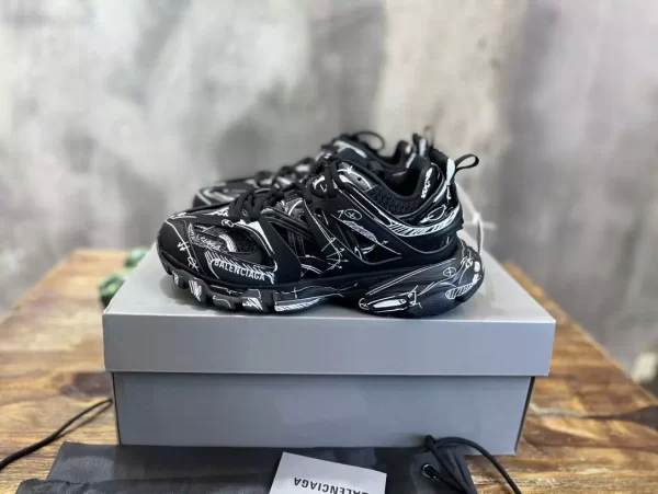 BALENCIAGA GRAFFITI TRACK SNEAKERS - BB192