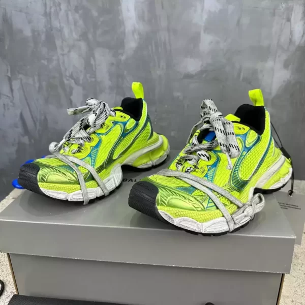 BALENCIAGA MEN'S 3XL SNEAKER IN FLUO YELLOW - BB151