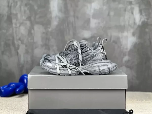 BALENCIAGA MEN'S 3XL SNEAKER IN GREY - BB152