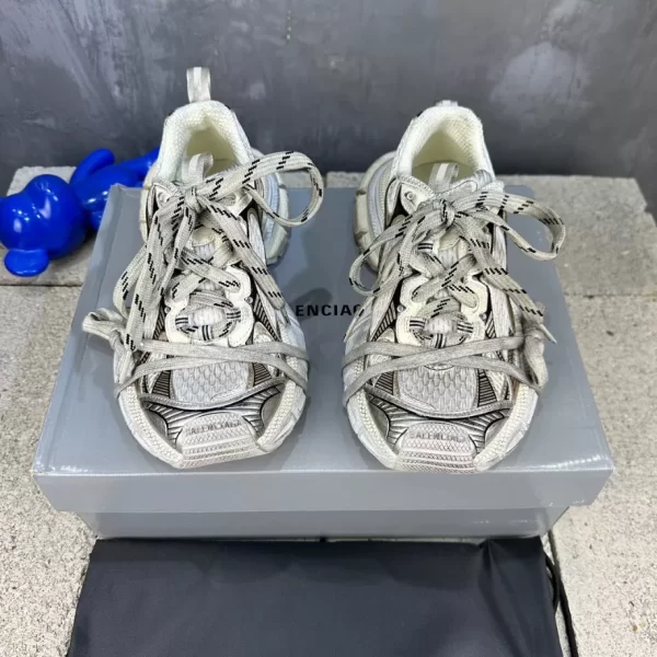 BALENCIAGA WOMEN'S 3XL SNEAKER - BB157