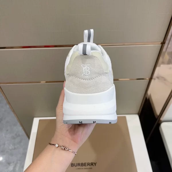 BURBERRY LOW-TOP SNEAKERS - BBR118