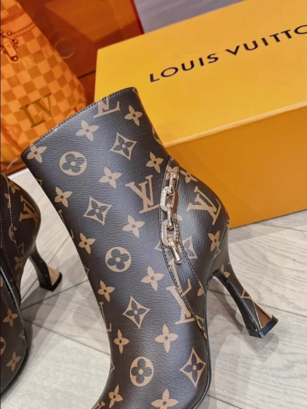 LOUIS VUITTON BOOT - WLS011