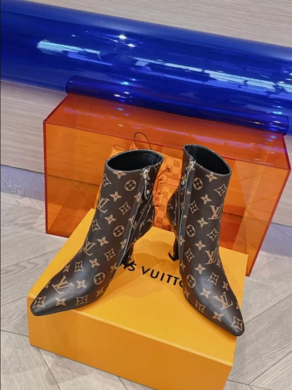 LOUIS VUITTON BOOT - WLS011