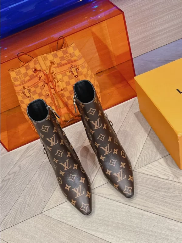 LOUIS VUITTON BOOT - WLS011