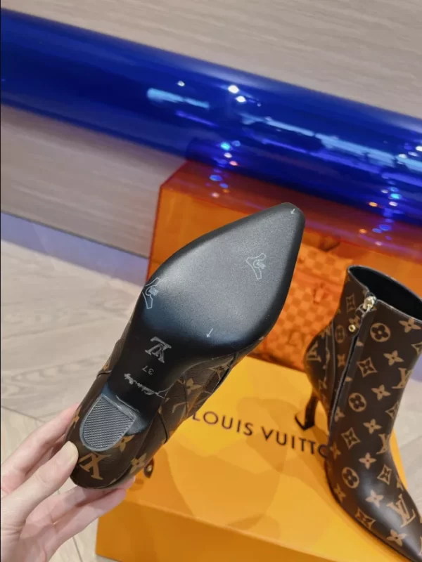 LOUIS VUITTON BOOT - WLS011