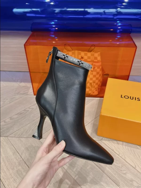 LOUIS VUITTON BOOT - WLS014