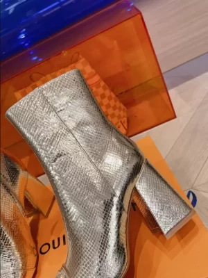 LOUIS VUITTON SHAKE ANKLE BOOT - WLS016