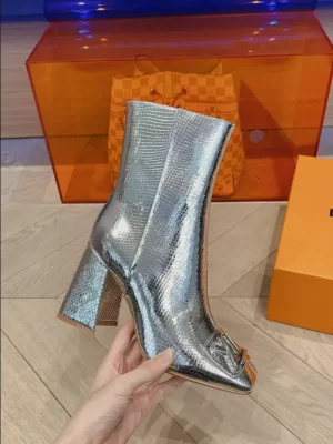 LOUIS VUITTON SHAKE ANKLE BOOT - WLS018