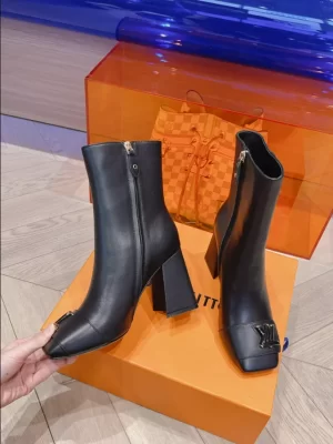 LOUIS VUITTON SHAKE ANKLE BOOT - WLS020