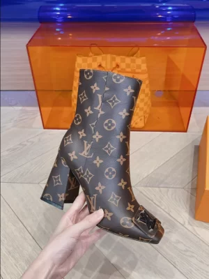 LOUIS VUITTON SHAKE ANKLE BOOT - WLS021