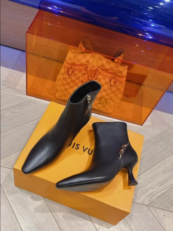 LOUIS VUITTON SPARKLE ANKLE BOOT - WLS001