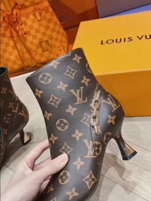 LOUIS VUITTON SPARKLE ANKLE BOOT - WLS004