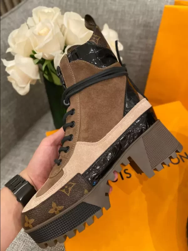 LV LAUREATE PLATFORM DESERT BOOT - WLS028