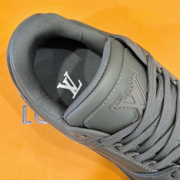 LV LV TRAINER SNEAKER – LSVT313