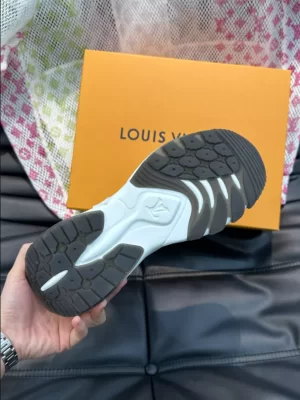 LOUIS VUITTON HIGH-TOP SNEAKER – LSVT340