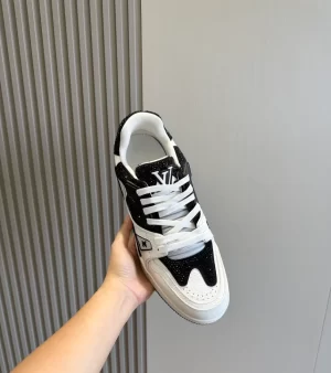 LOUIS VUITTON SNEAKER – LSVT325