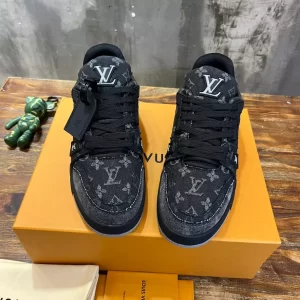 LV TRAINER SNEAKER – LSVT321