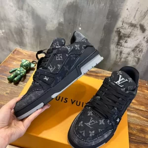 LV TRAINER SNEAKER – LSVT321