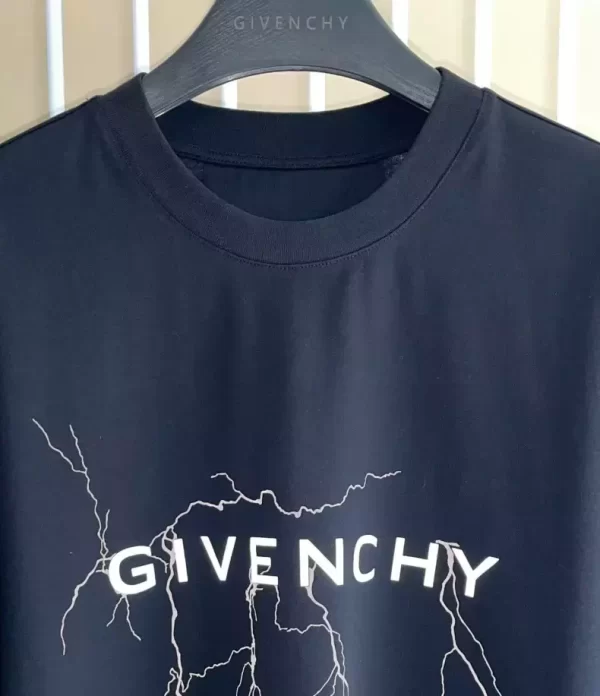 Givenchy Boxy fit T-shirt - GVS65