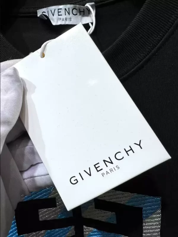 Givenchy T-shirt - GVS40