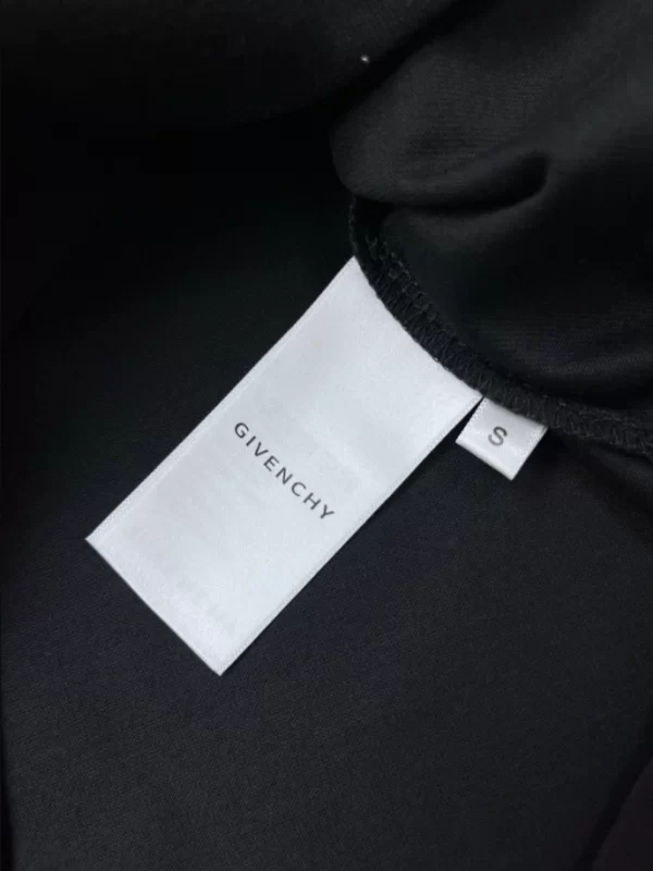 Givenchy T-shirt - GVS42