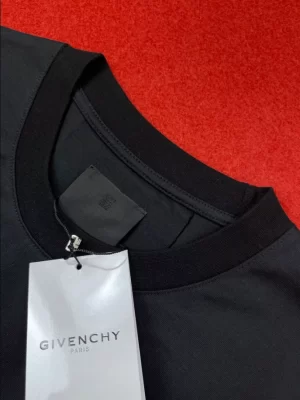 Givenchy T-shirt - GVS42