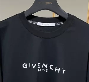 Givenchy T-shirt - GVS56