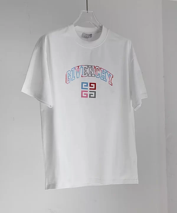 Givenchy T-shirt - GVS75