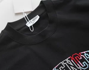 Givenchy T-shirt - GVS76