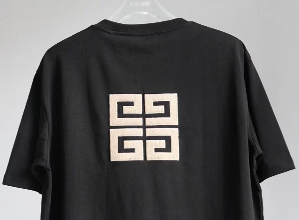 Givenchy T-shirt - GVS77