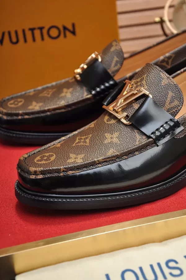 Louis Vuitton Loafers - LLV71