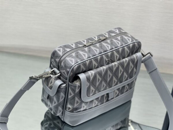 DIOR HIT THE ROAD MESSENGER BAG - DR017