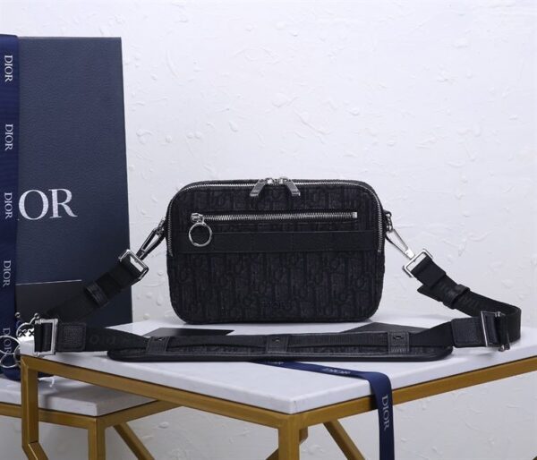 DIOR OBLIQUE SAFARI MESSENGER - DR021