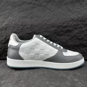 LV RIVOLI SNEAKER – LSVT351