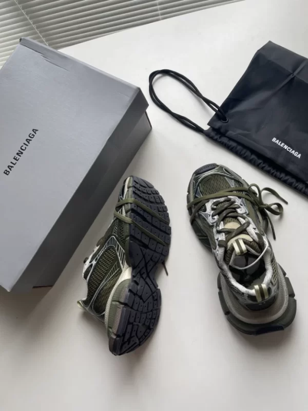 BALENCIAGA MEN'S 3XL SNEAKER - BB215