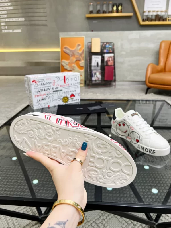 CHRISTIAN LOUBOUTIN LOW TOP SNEAKER - CL151