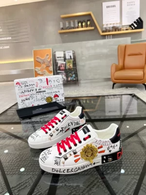 CHRISTIAN LOUBOUTIN LOW TOP SNEAKER - CL153