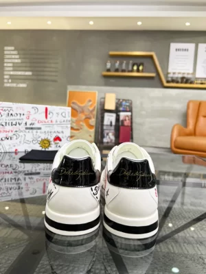 CHRISTIAN LOUBOUTIN LOW TOP SNEAKER - CL154